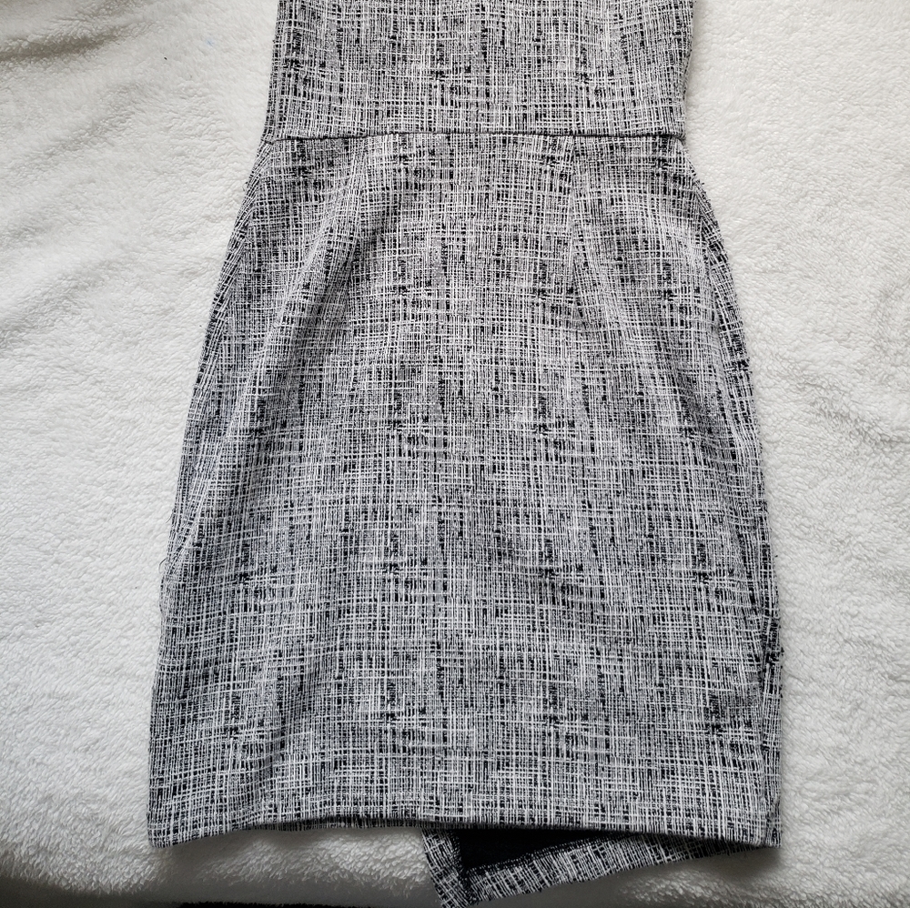 Express dress - Picture 3 of 8